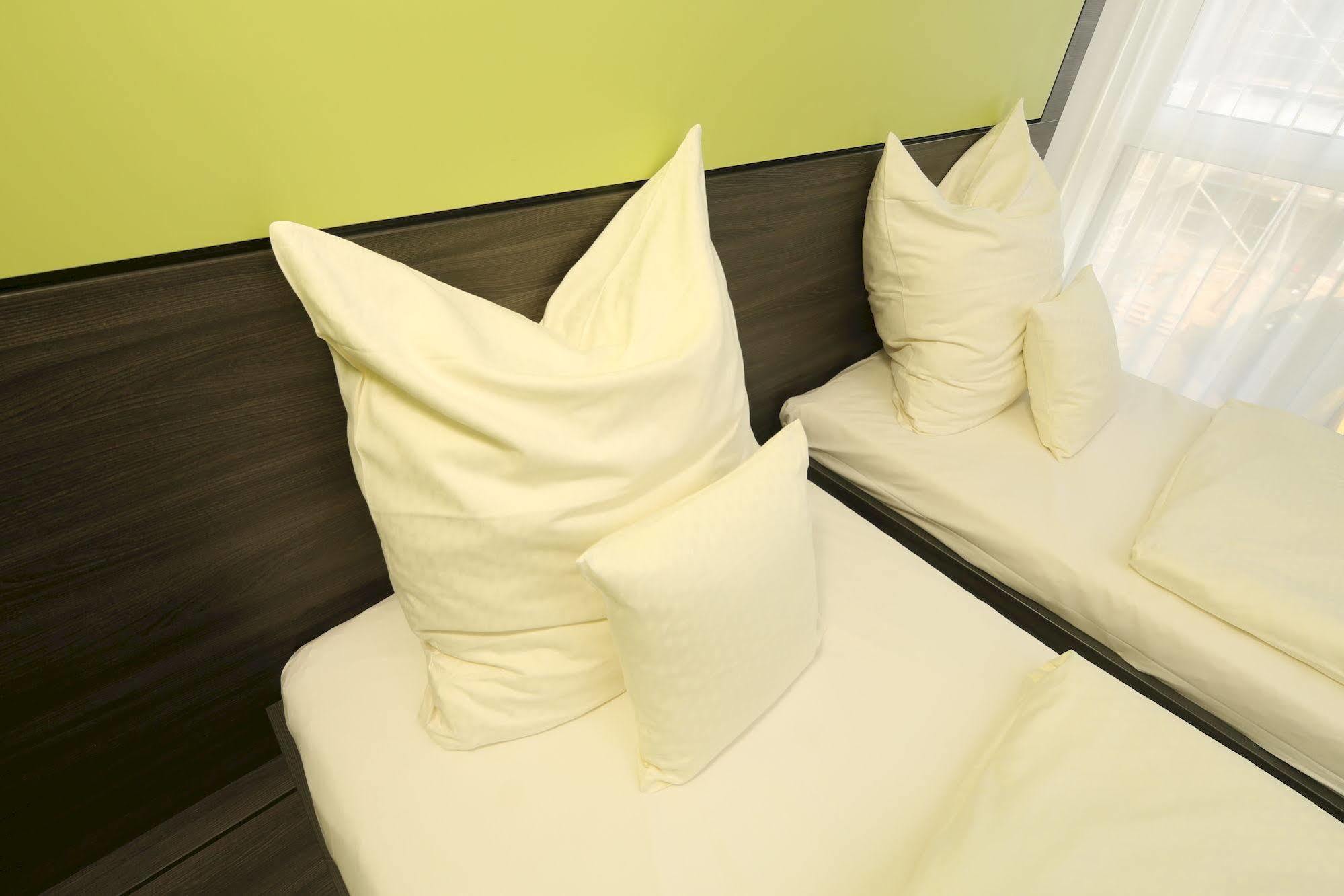 Economy-Hotel Улм Екстериор снимка